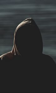 Превью обои человек, капюшон, аноним, размытие, темнота
