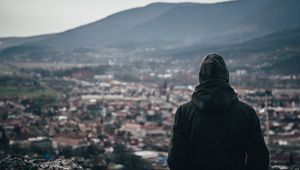 Превью обои человек, капюшон, одиночество, вид
