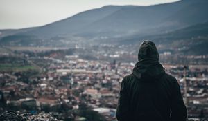 Превью обои человек, капюшон, одиночество, вид