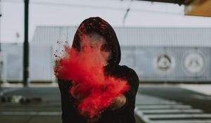 Превью обои человек, краска, брызги, капюшон