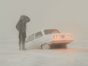Превью обои человек, куб, автомобиль, арт, фэнтези