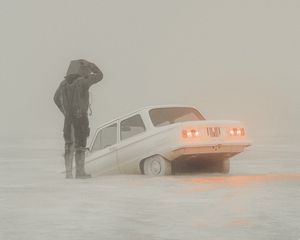 Превью обои человек, куб, автомобиль, арт, фэнтези