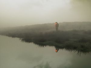Превью обои человек, куб, река, трава, туман, арт