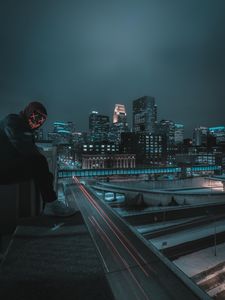 Превью обои человек, маска, крыша, город, ночь