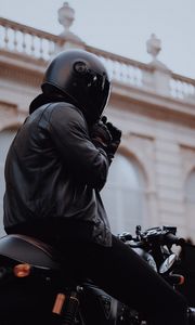 Превью обои человек, мотоциклист, мотоцикл, шлем