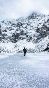 Превью обои человек, одиночество, горы, снег, зима