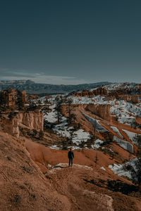 Превью обои человек, одиночество, каньон, скалы, снег