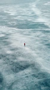 Превью обои человек, одиночество, лед, вид сверху