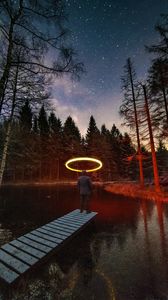 Превью обои человек, одиночество, нимб, свет, фризлайт, природа