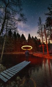 Превью обои человек, одиночество, нимб, свет, фризлайт, природа