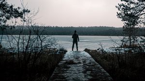 Превью обои человек, одиночество, озеро, природа, вид