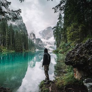 Превью обои человек, одиночество, природа, озеро, горы