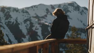 Превью обои человек, одиночество, sad, горы, природа