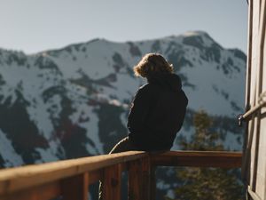 Превью обои человек, одиночество, sad, горы, природа