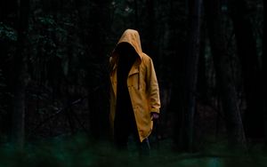 Превью обои человек, плащ, желтый, деревья, лес