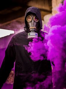 Превью обои человек, противогаз, дым, фиолетовый