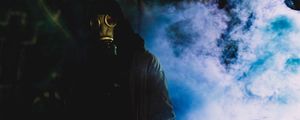 Превью обои человек, противогаз, дым, темный