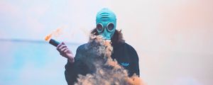 Превью обои человек, противогаз, маска, дым