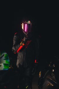 Превью обои человек, шлем, экипировка, мотоциклист, темный