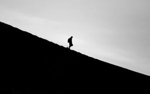 Превью обои человек, силуэт, чб
