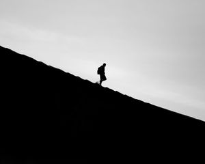 Превью обои человек, силуэт, чб