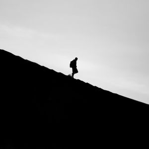 Превью обои человек, силуэт, чб