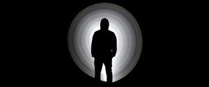Превью обои человек, силуэт, темный, темнота, черно-белый