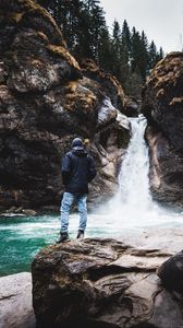 Превью обои человек, скалы, водопад, река, природа