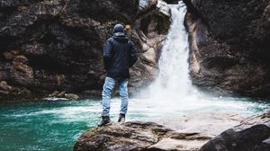Превью обои человек, скалы, водопад, река, природа