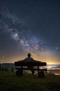 Превью обои человек, скамейка, звездное небо