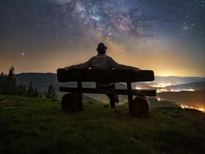 Превью обои человек, скамейка, звездное небо