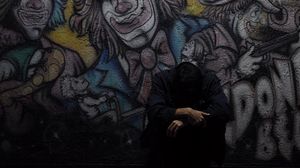 Превью обои человек, стена, граффити, грусть, одиночество