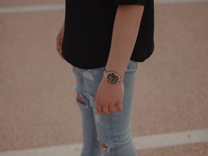 Превью обои человек, стиль, часы, кроссовки