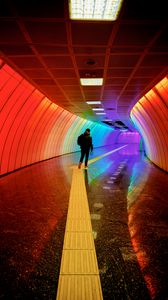 Превью обои человек, тоннель, подсветка, разноцветный, радуга