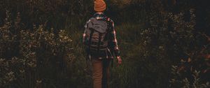 Превью обои человек, турист, природа, дикая природа, сумерки