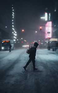 Превью обои человек, улица, ночь, снег