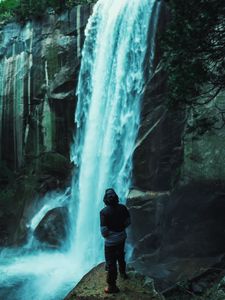 Превью обои человек, водопад, камни