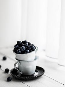 Превью обои черника, чашки, ягоды, спелый