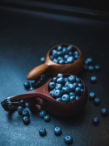 Превью обои черника, фрукты, ягода, чашка, деревянный
