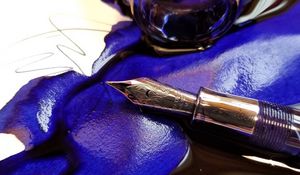 Превью обои чернила, перо, флакон, жидкость