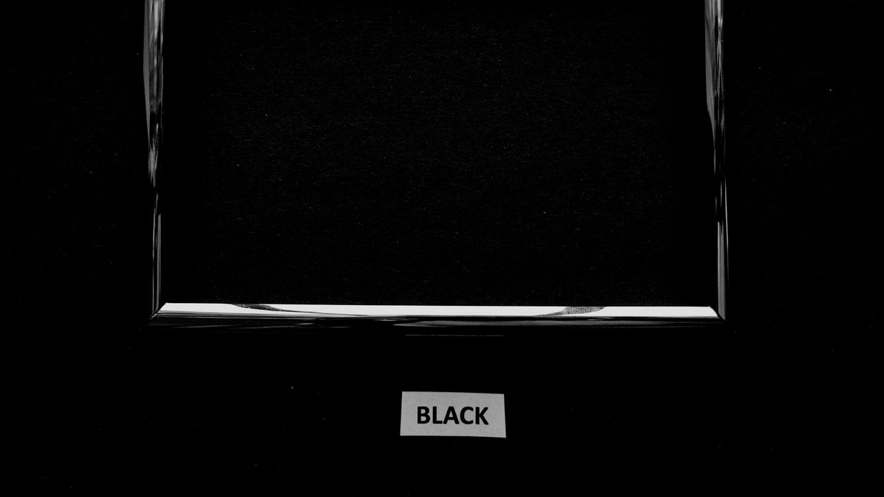 Обои черный, слово, рамка, поверхность