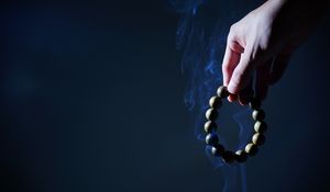 Превью обои четки, рука, дым
