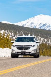 Превью обои chevrolet, автомобиль, внедорожник, белый, дорога