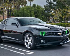 Превью обои chevrolet, camaro, черный, вид сбоку, стоянка