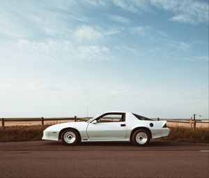 Превью обои chevrolet camaro, chevrolet, автомобиль, вид сбоку, белый