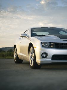 Превью обои chevrolet camaro, chevrolet, автомобиль, спортивный, асфальт, небо