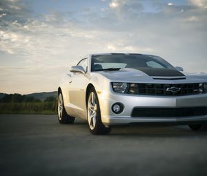 Превью обои chevrolet camaro, chevrolet, автомобиль, спортивный, асфальт, небо