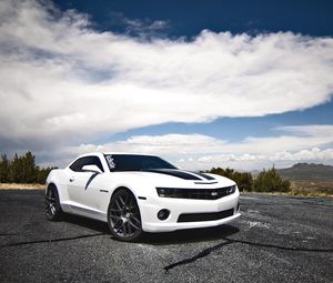 Превью обои chevrolet, camaro ss, белый, вид сбоку