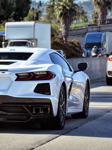 Превью обои chevrolet corvette, chevrolet, автомобиль, белый, стоянка