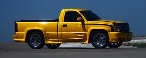 Превью обои chevrolet silverado, chevrolet, автомобиль, желтый, пикап